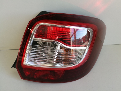 LAMPA TYLNA PRAWA DACIA SANDERO II 2012-15