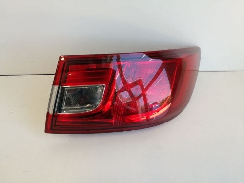 LAMPA TYLNA PRAWA RENAULT CLIO IV HB 2013-