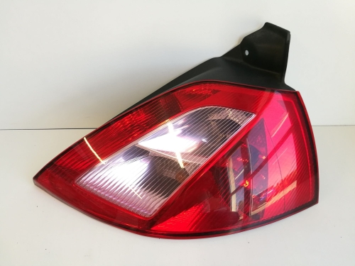 LAMPA TYLNA PRAWA RENAULT MEGANE II HB 03-06