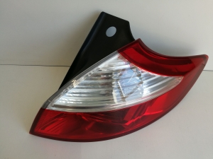 LAMPA TYLNA PRAWA RENAULT MEGANE III HB