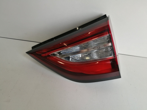 LAMPA TYLNA PRAWA W KLAPĘ RENAULT GRAND SCENIC IV 17-