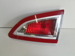 LAMPA TYLNA PRAWA W KLAPĘ RENAULT SCENIC III