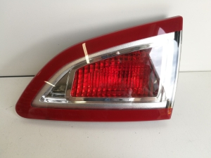 LAMPA TYLNA PRAWA W KLAPĘ RENAULT SCENIC III