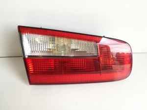 LAMPA TYLNA LEWA W KLAPĘ RENAULT LAGUNA II HB