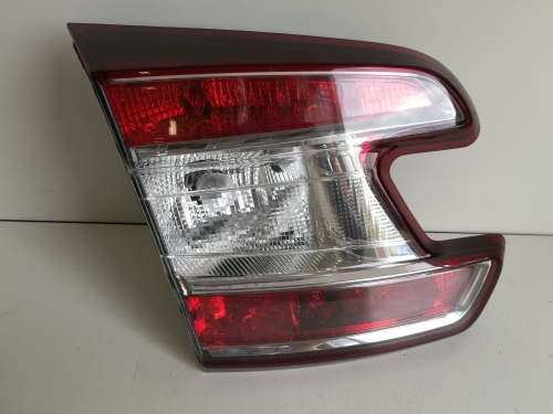 LAMPA TYLNA LEWA W KLAPĘ RENAULT MEGANE III KOMBI