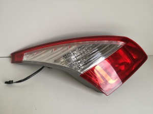 LAMPA TYLNA LEWA W KLAPĘ RENAULT MEGANE III HB