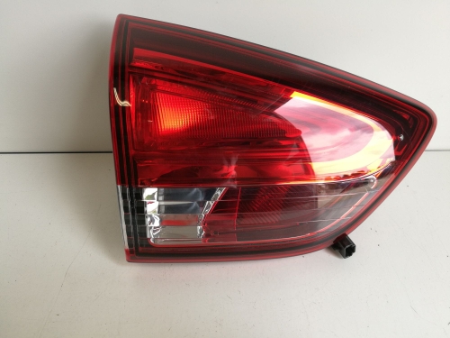 LAMPA TYLNA LEWA W KLAPĘ RENAULT CLIO IV KOMBI 2013-