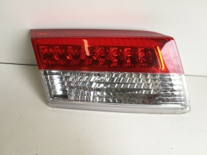 LAMPA TYLNA LEWA W KLAPĘ RENAULT LAGUNA III HB