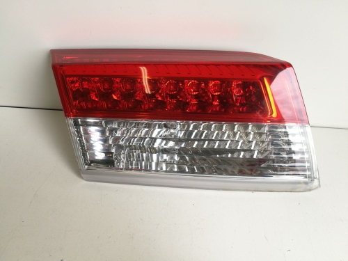 LAMPA TYLNA LEWA W KLAPĘ RENAULT LAGUNA III HB