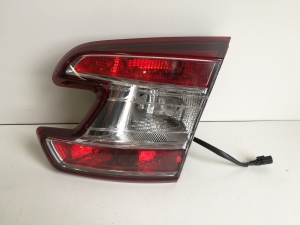 LAMPA TYLNA PRAWA W KLAPĘ RENAULT MEGANE III KOMBI
