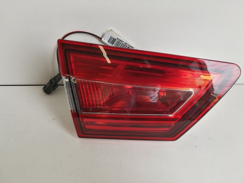 LAMPA TYLNA LEWA W KLAPĘ RENAULT CLIO IV HB 2013-