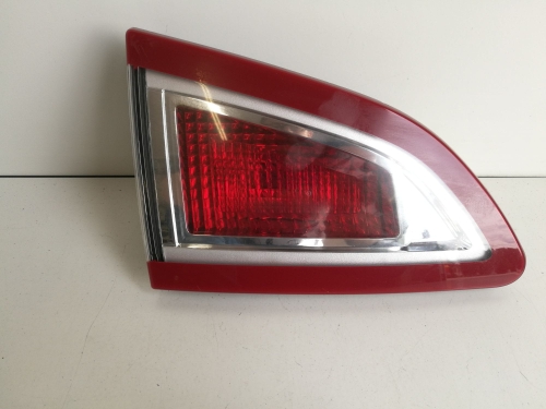 LAMPA TYLNA LEWA W KLAPĘ RENAULT SCENIC III