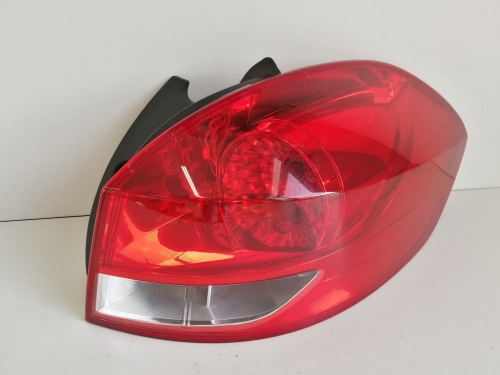 LAMPA TYLNA PRAWA RENAULT CLIO III KOMBI