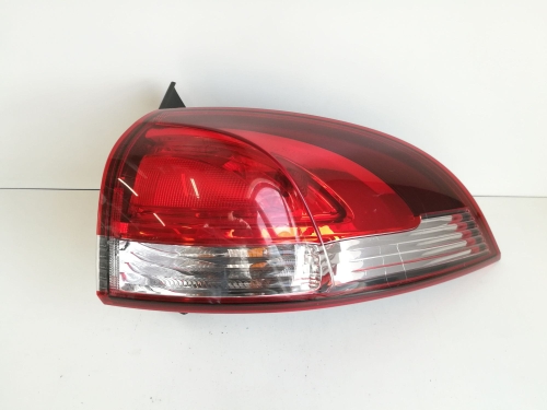 LAMPA TYLNA PRAWA RENAULT CLIO IV KOMBI