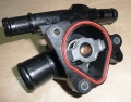 OBUDOWA TERMOSTATU RENAULT LAGUNA III KOLEOS 2.0 DCI 8200907234 ORYGINAŁ